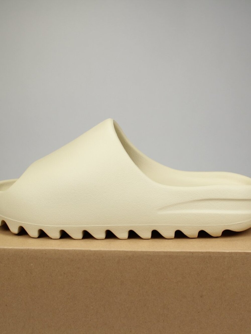 Adidas Yeezy Bone-SIZE 11US-NEW WITH BOX- Unisex YZY SLIDE - FZ5897 slides
